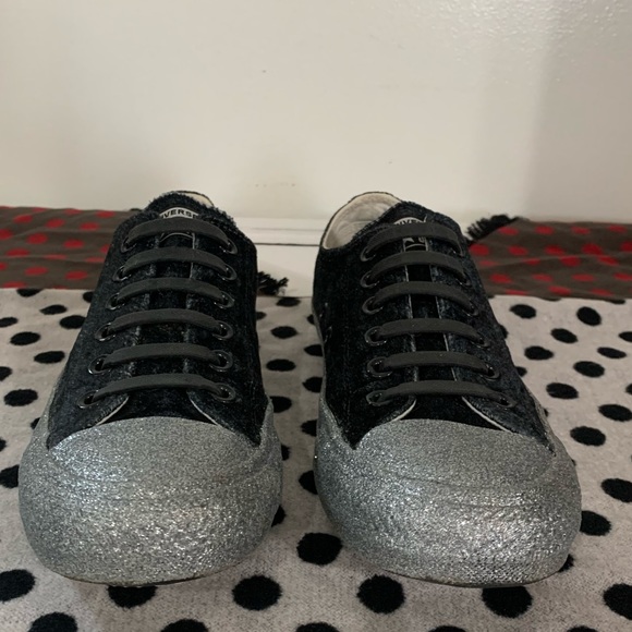 Converse x Miley Cyrus Chuck Taylor All Star Low Top Sneakers - Picture 3 of 12